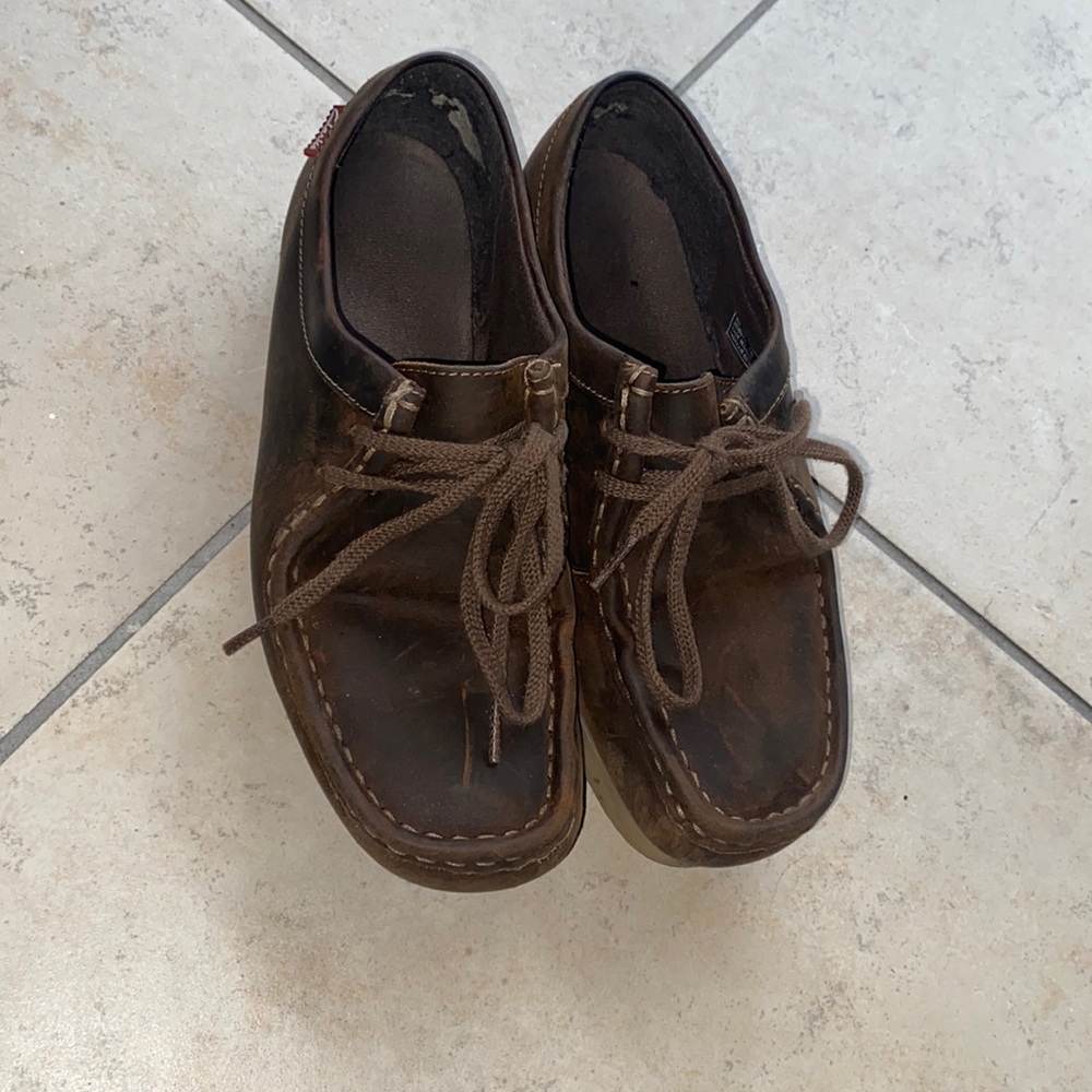 Size 7 Clarks leather shoes